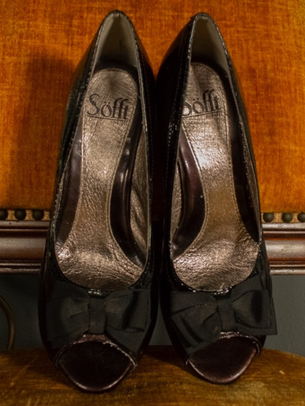 SIZE 8 Söfft Patent Leather Peep-Toe Bow Pumps